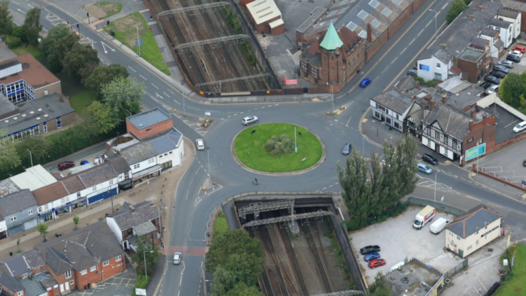 1724911410 greek street roundabout