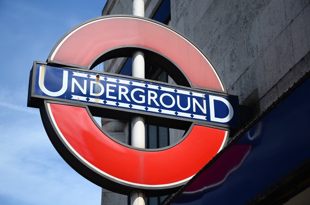 1454572585 london underground sign